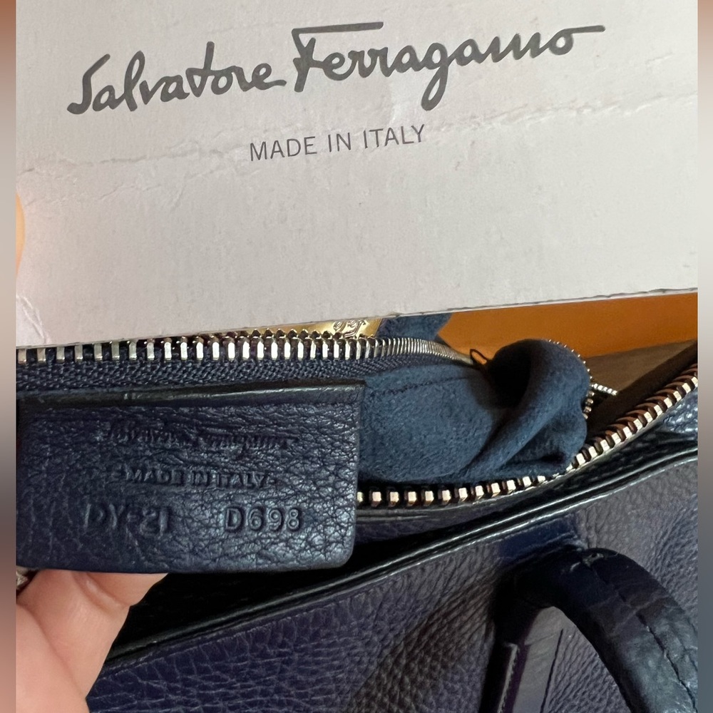 SOLD‼️Ferragamo tote bag with Gancini Buckles - Picture 3 of 6